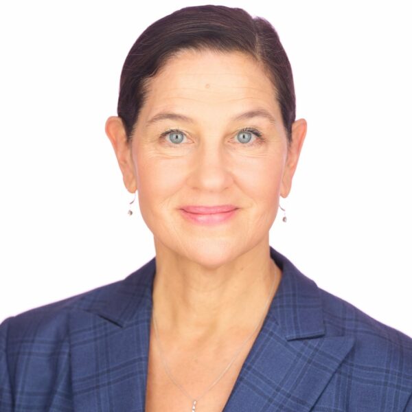 Headshot Photo of Elizabeth Jacobs