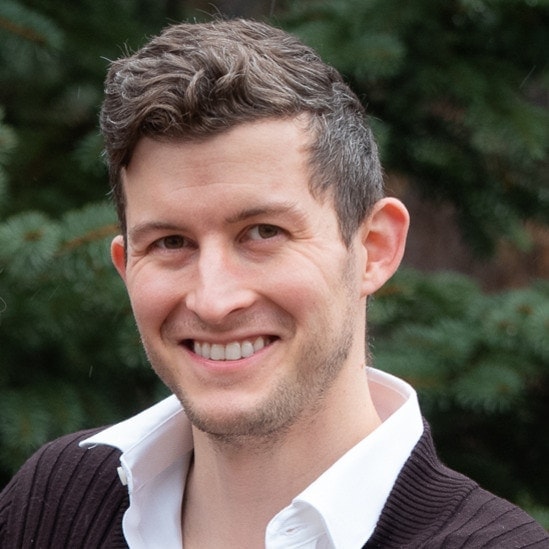 Headshot Photo Aaron Parzuchowski