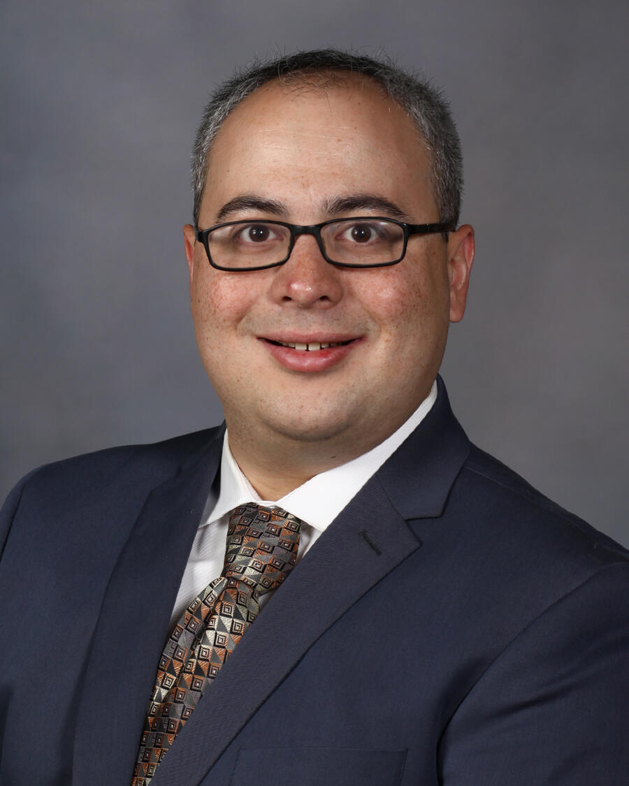 Headshot Photo of Michael Mueller
