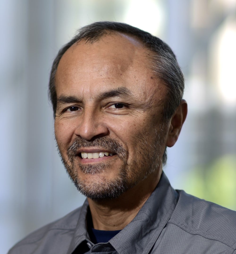 Headshot Photo of Carlos Estrada