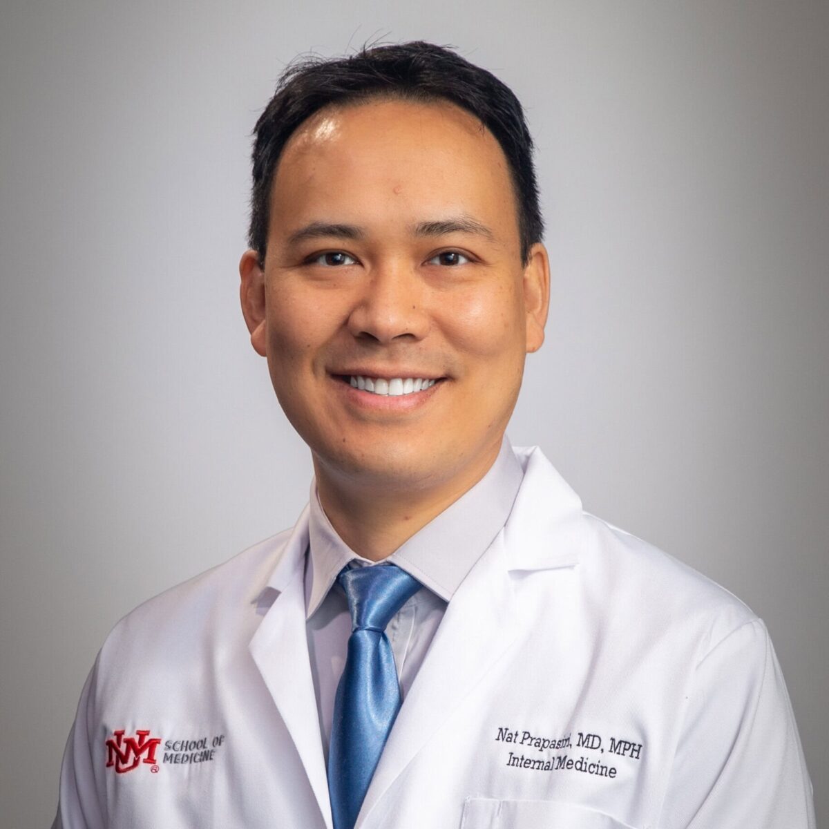 Headshot Photo of Surasri Prapasiri