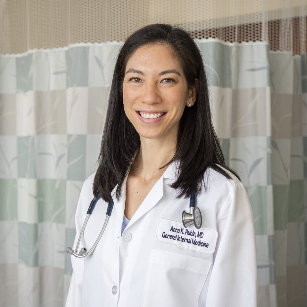 Headshot photo of Anna Rubin