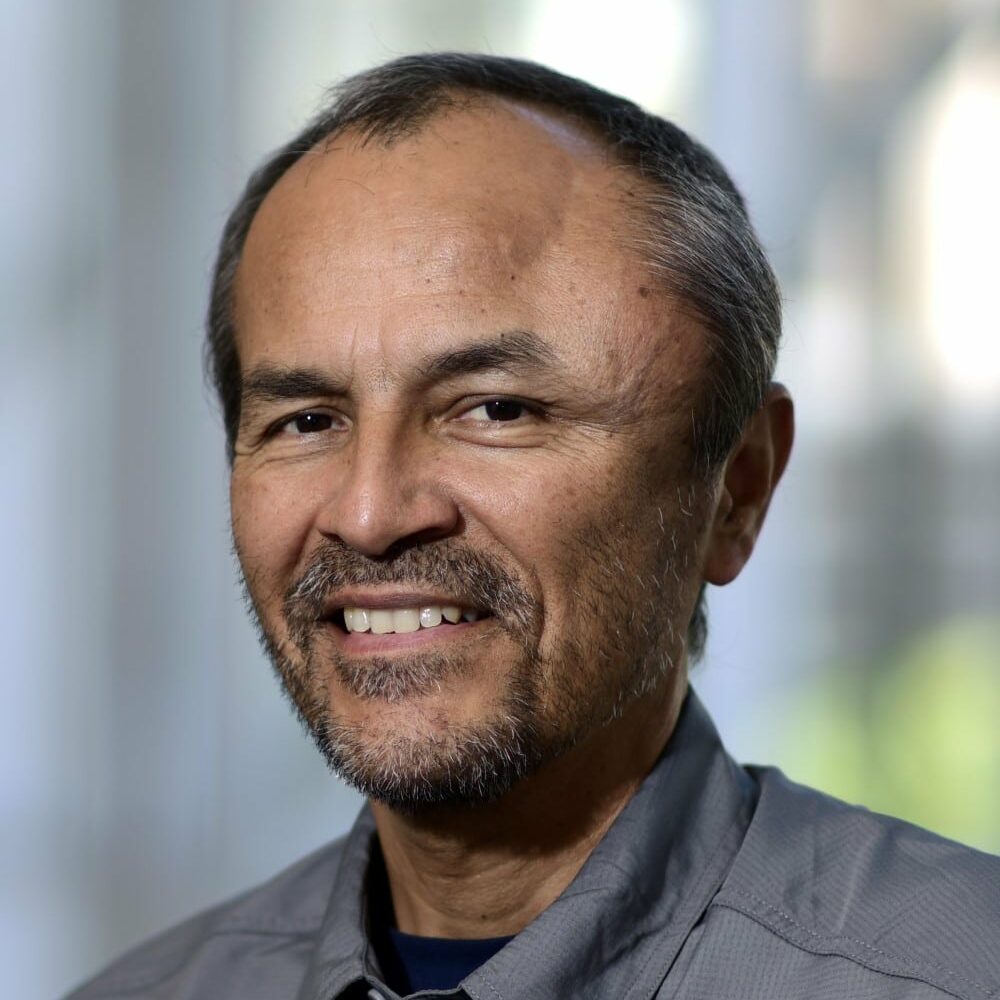 Headshot Photo of Carlos Estrada