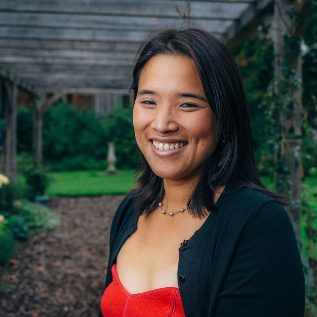 Headshot Photo of Elizabeth Dzeng